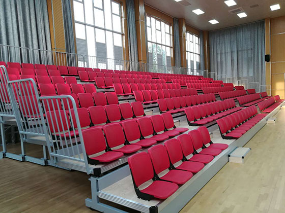 前置式高靠背翻版椅伸缩看台（电动 / 手动）