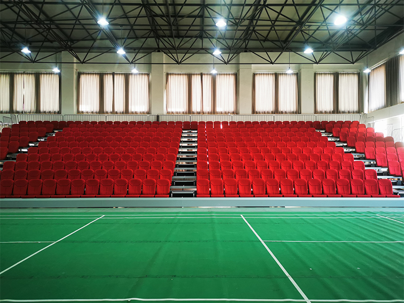 前置式高靠背折叠翻板软包椅伸缩看台（电动 / 手动）